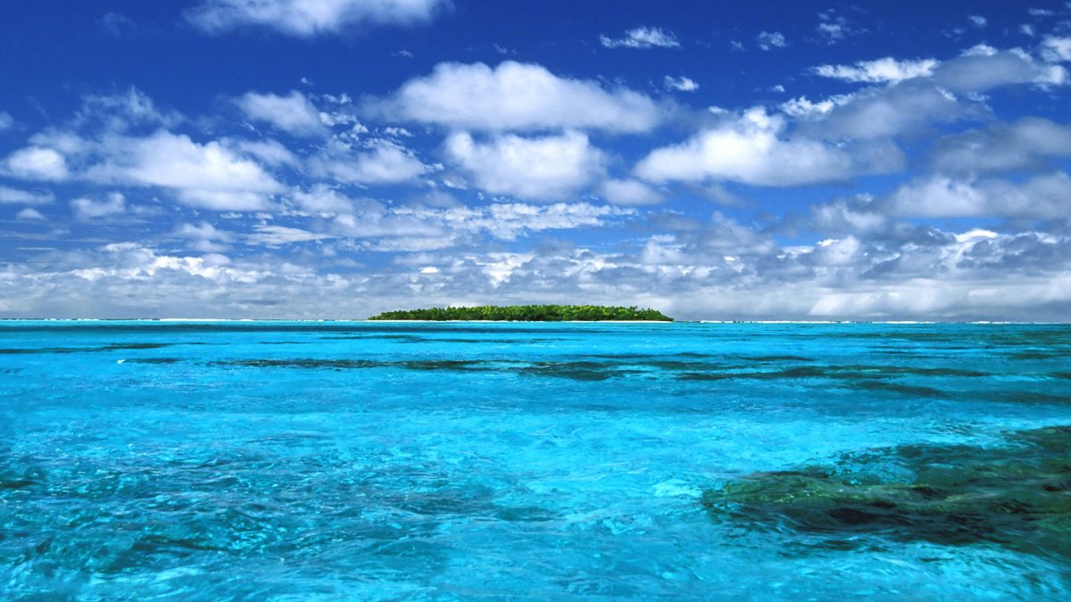 Голубое море
