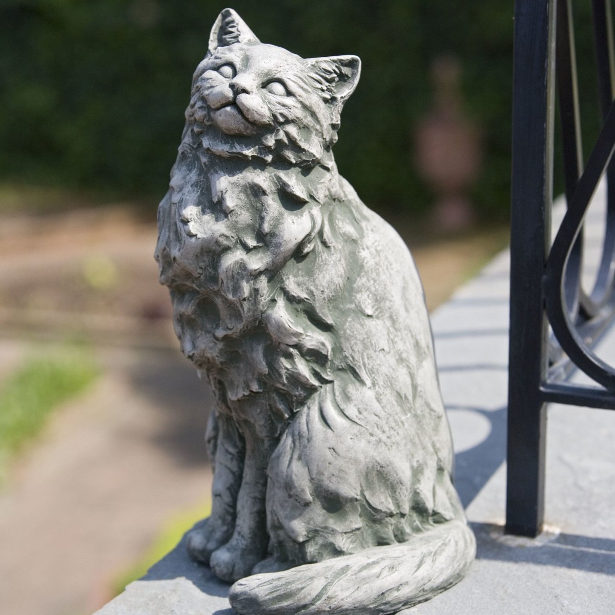 Скульптура кошки
