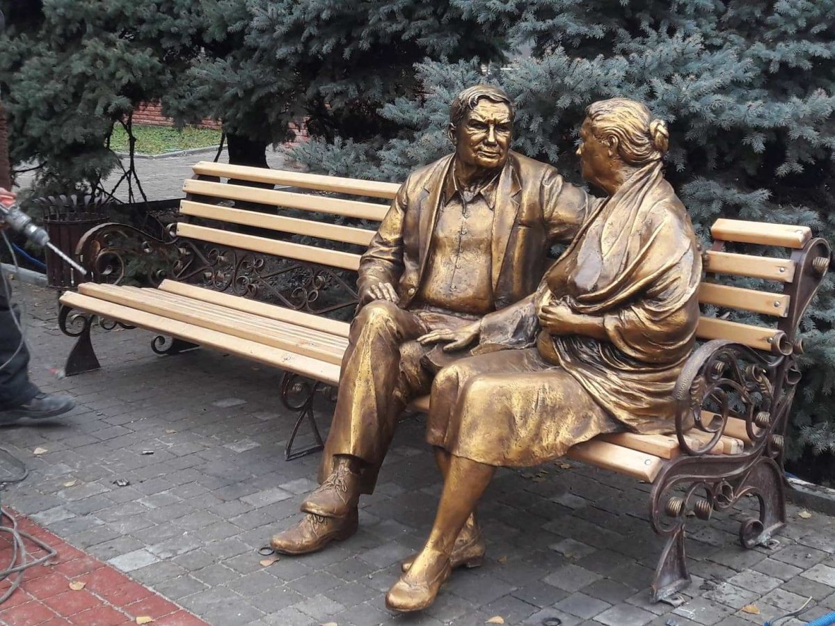 Белая Калитва памятник старики