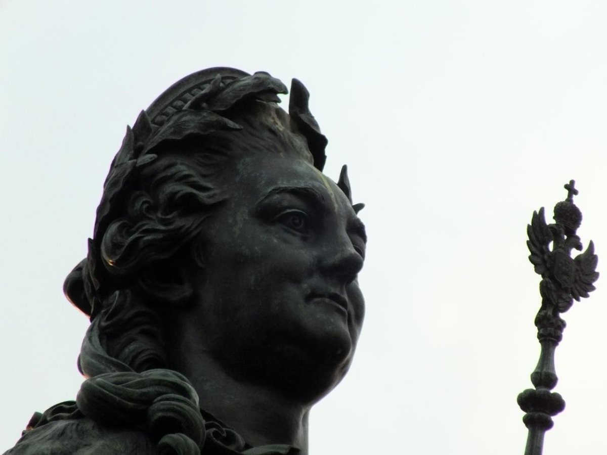 Екатерина Великая памятник в Петербурге