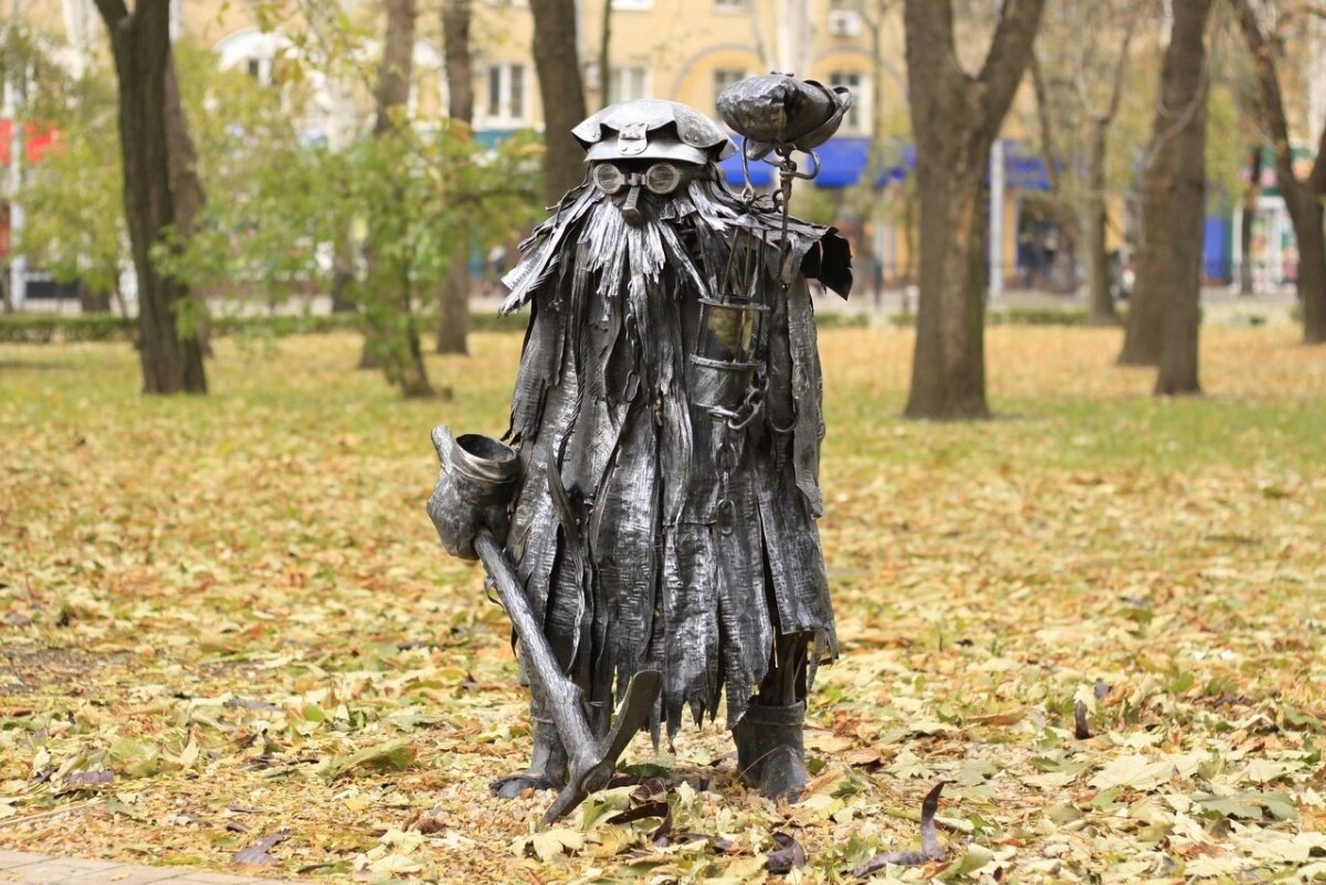 Парк кованных фигур в Донецке