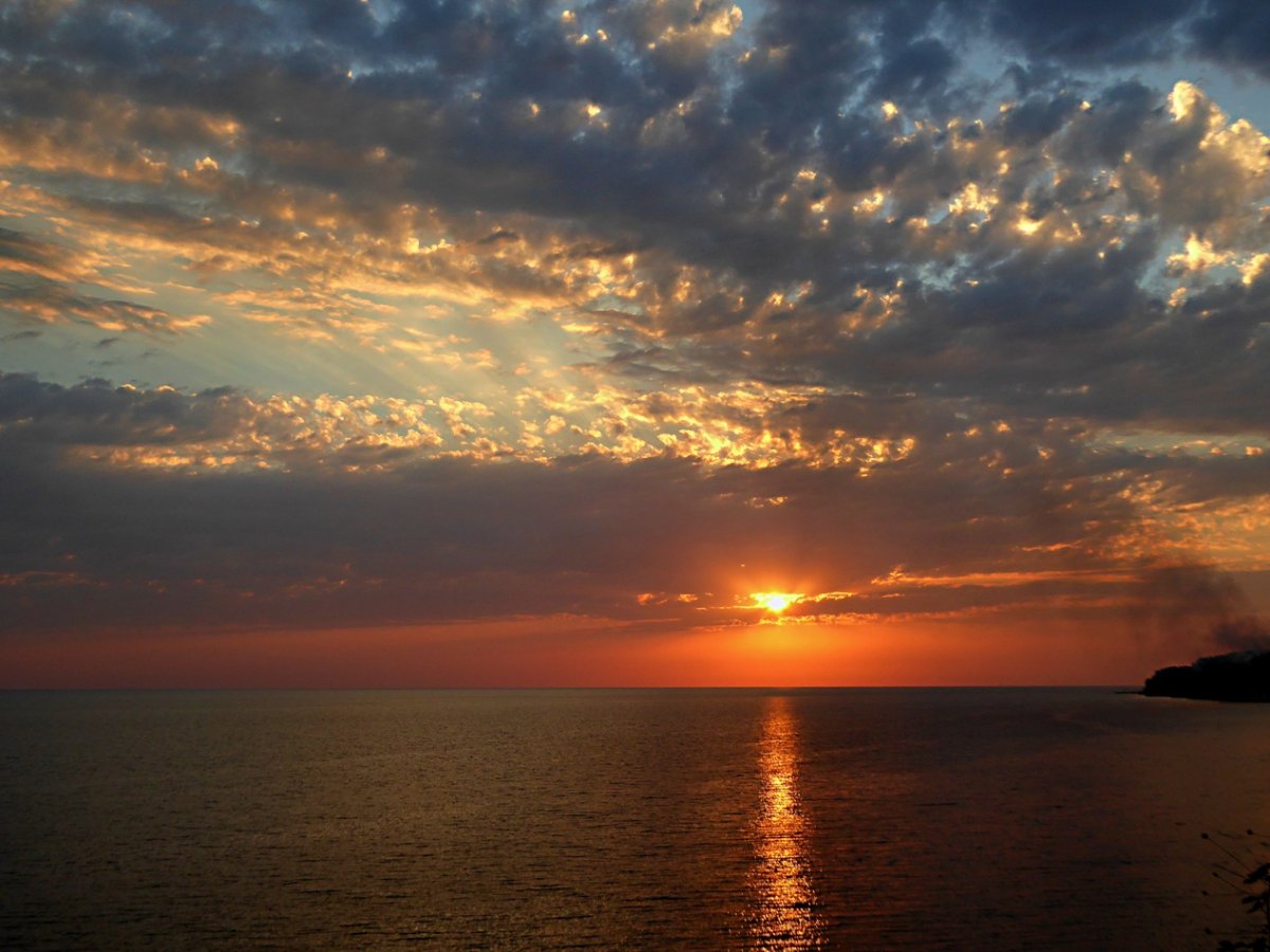 Закат солнца на черном море
