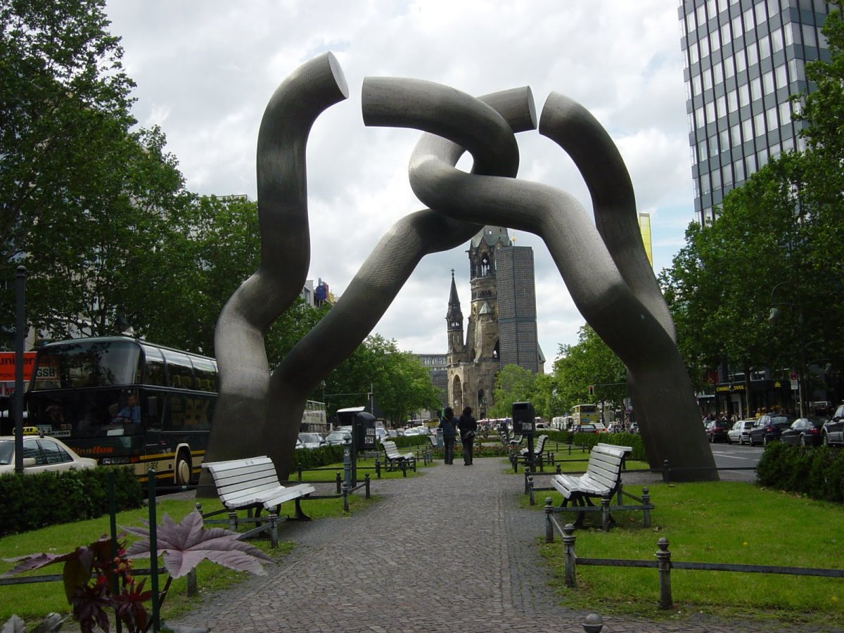 Берлин (скульптура) – Berlin (Sculpture)