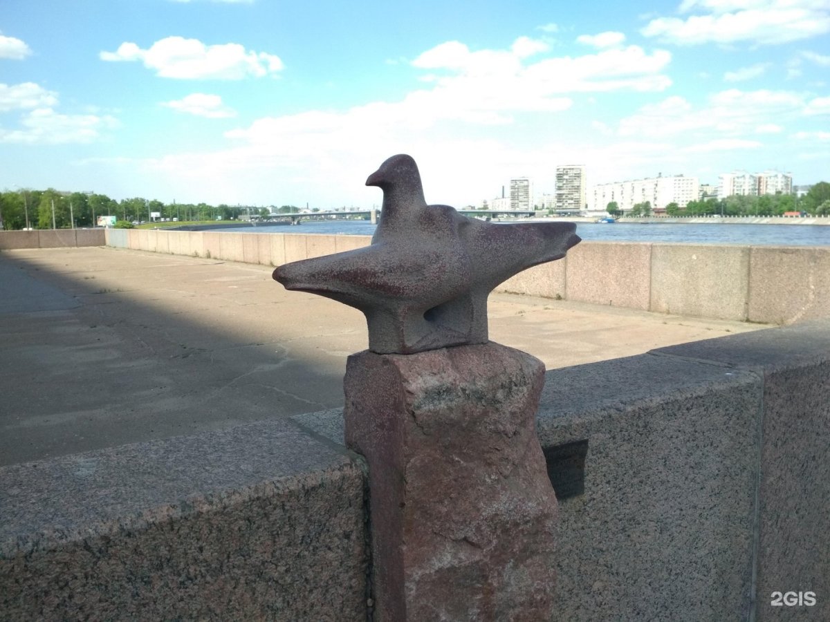 Скульптура Чайки Петербурга