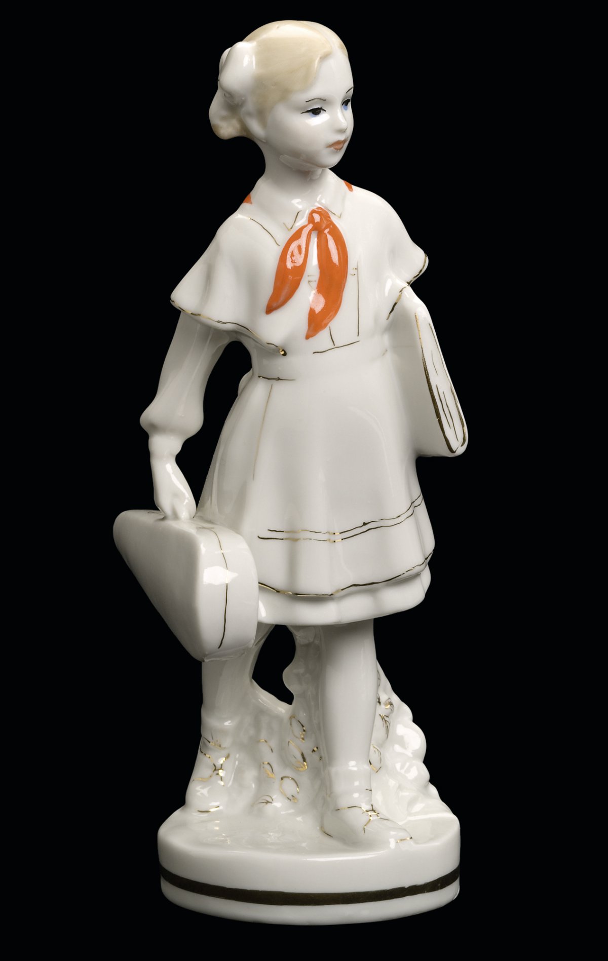 Пионерка со скрипкой. Завод красный Фарфорист Чудово, 1958 год.