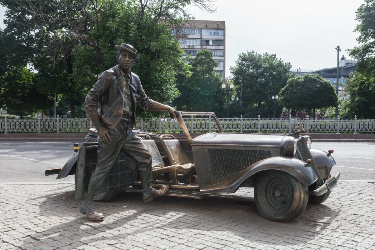 Памятник Никулину на Цветном бульваре