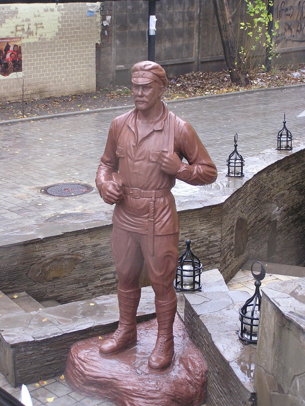 Памятник Сухову в Москве