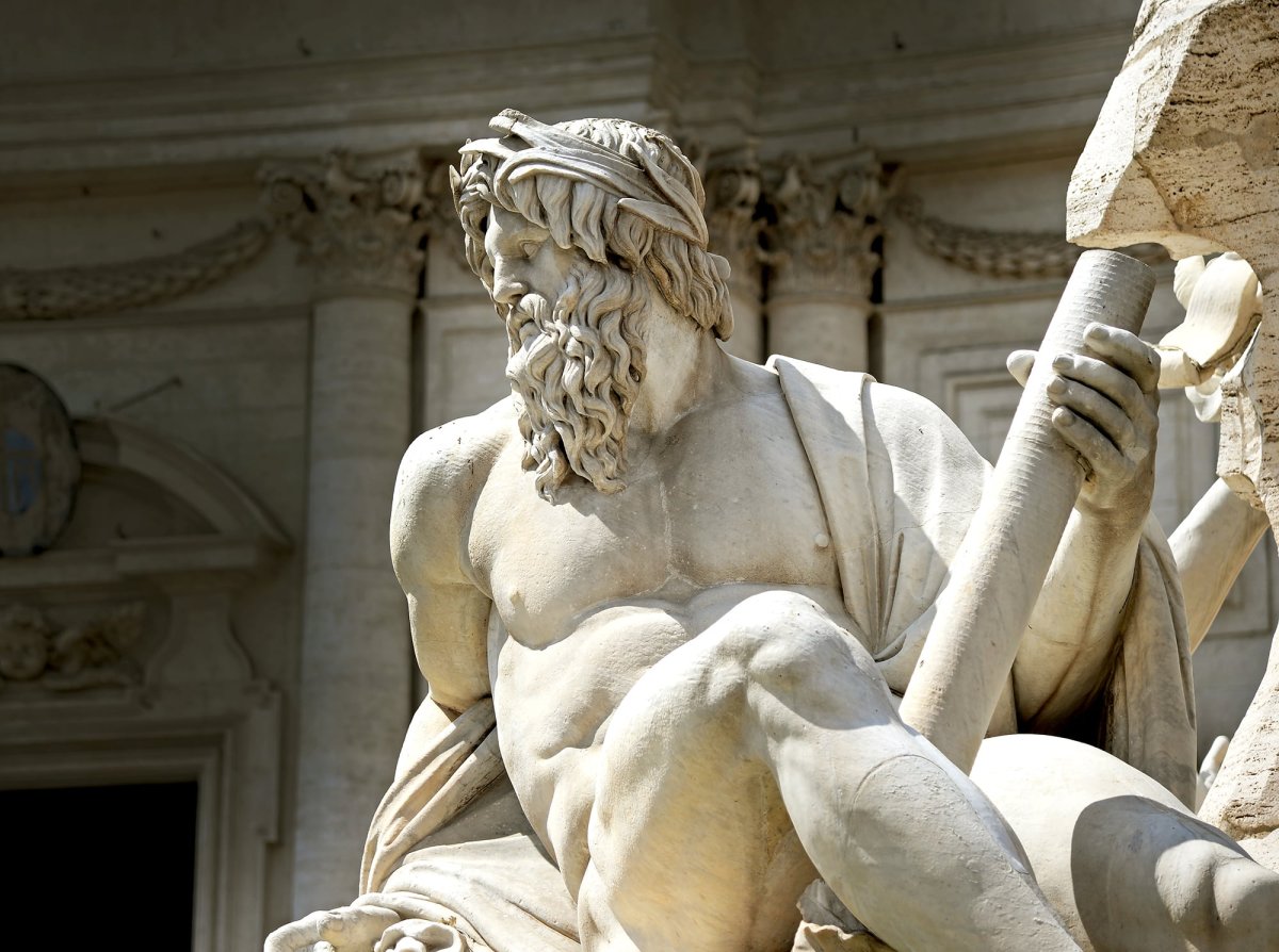 Статуя Зевса Бога в фонтане Bernini