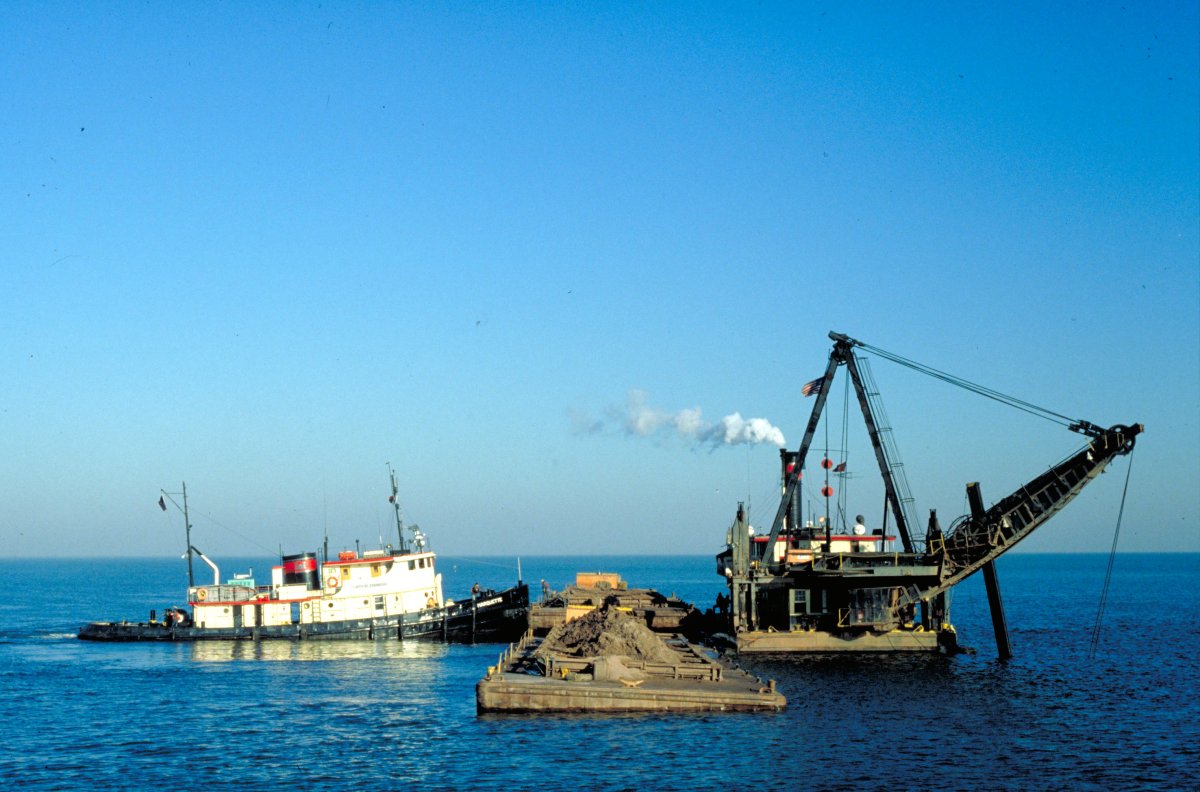 Морская драга