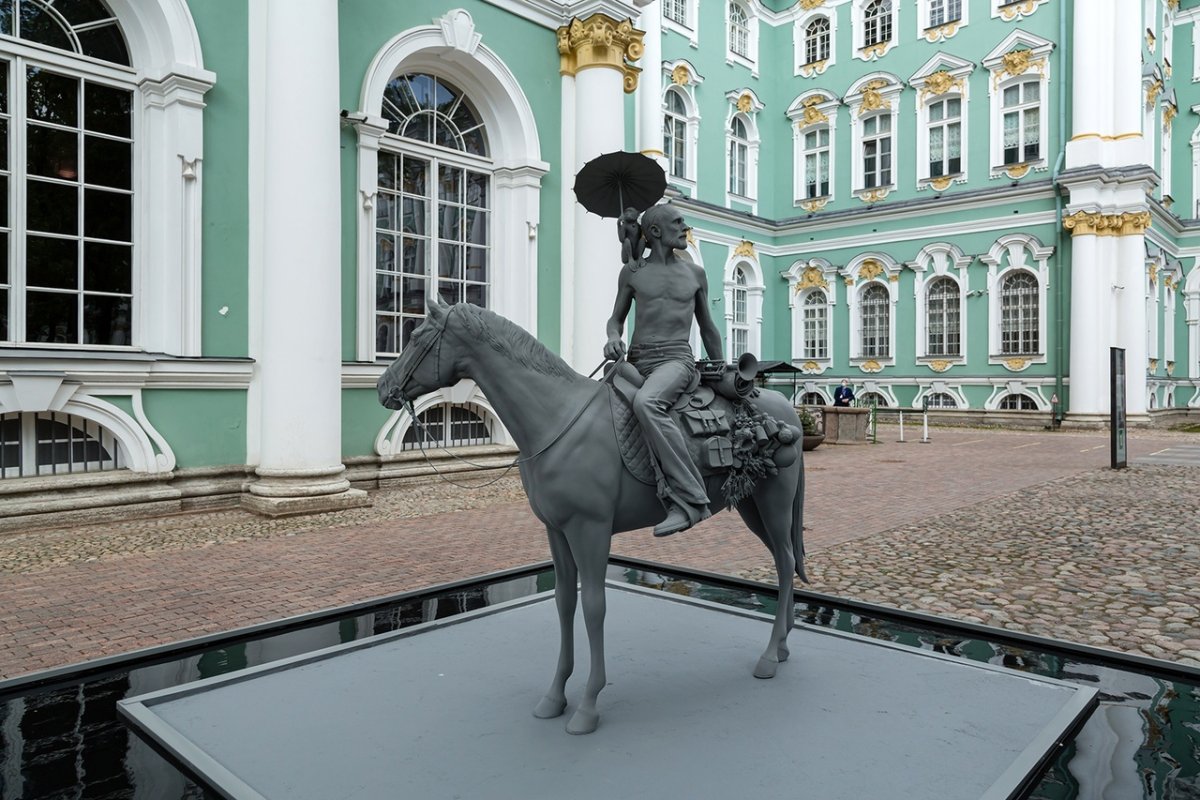 Эрмитаж памятник в Санкт-Петербурге