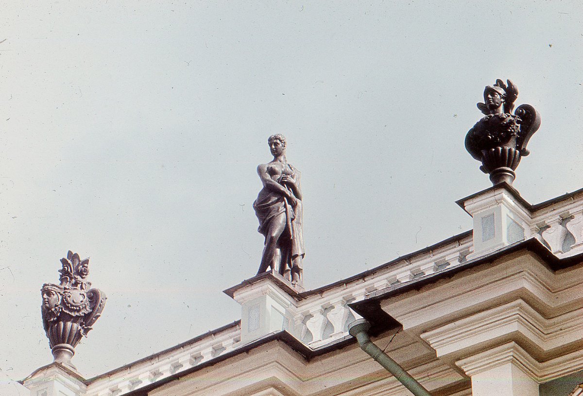 Статуи зимнего дворца