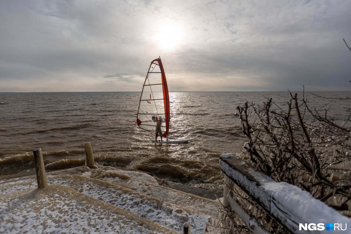 Качели на Обском море