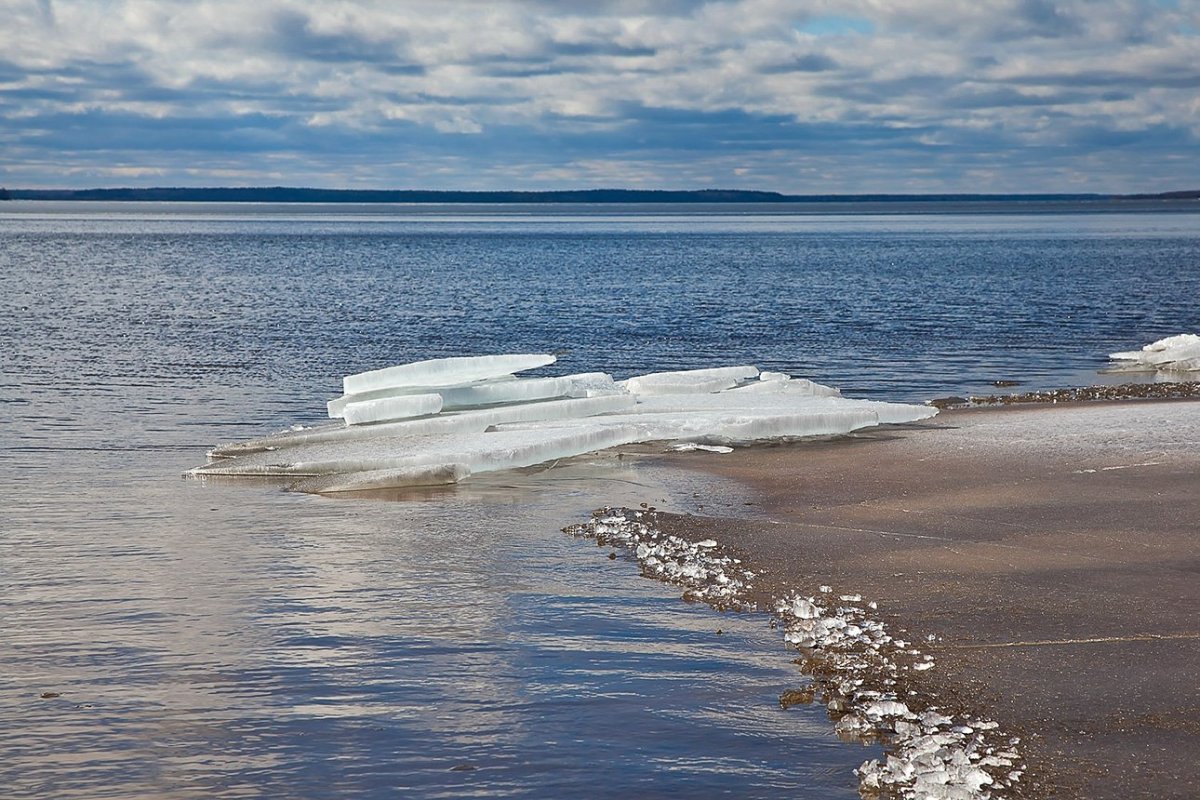 Ледоход на водохранилище