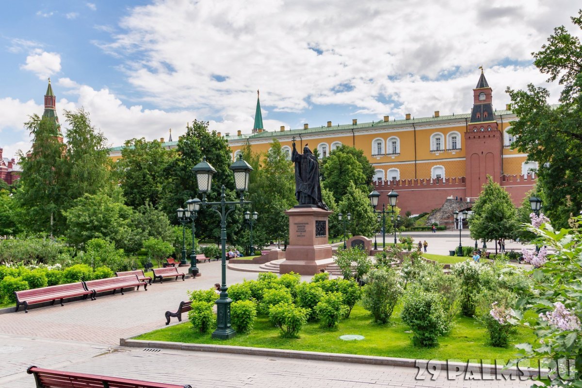 2. Александровский сад Москва