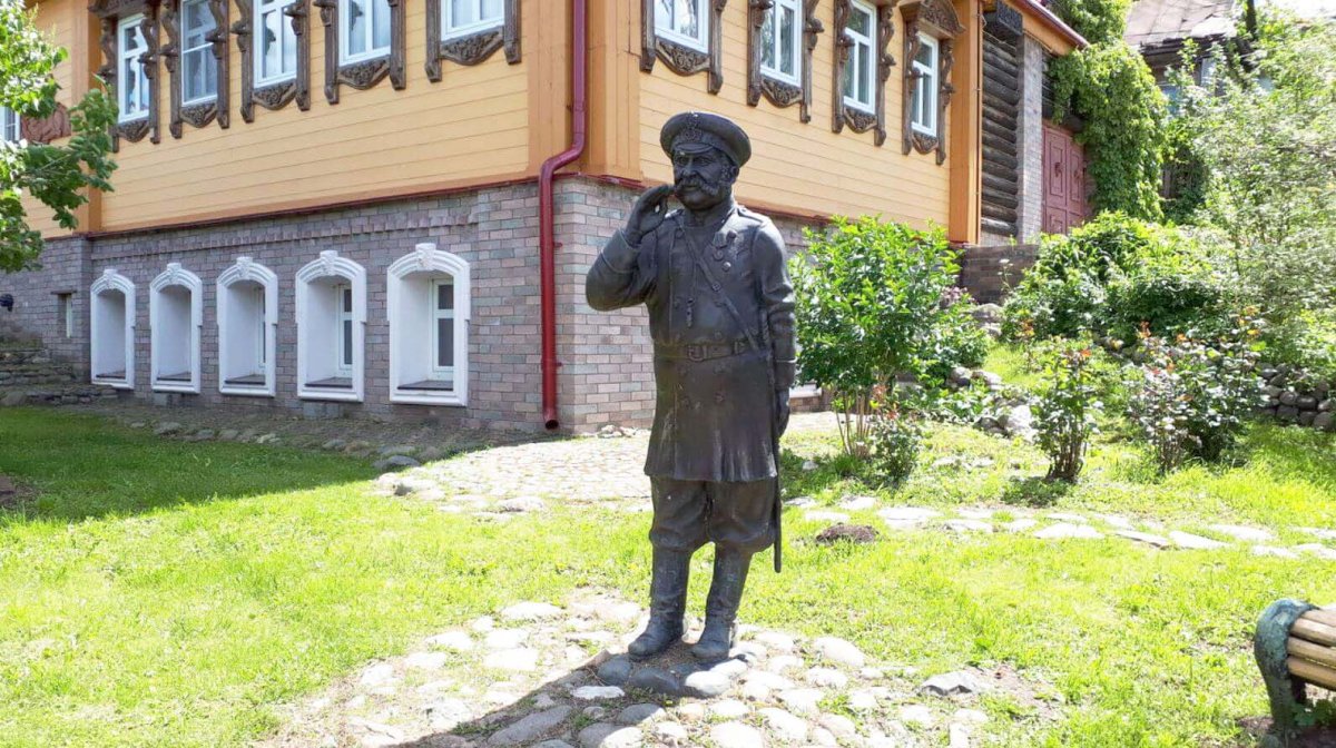 Плес скульптура городовой