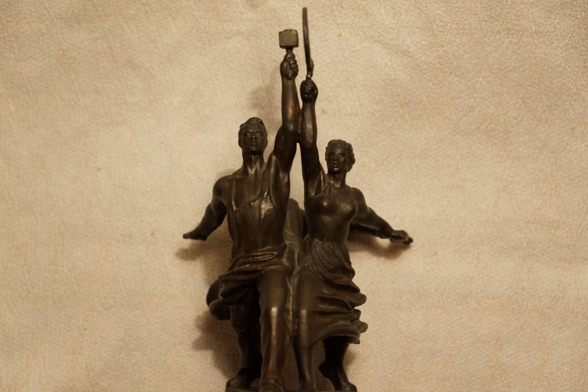 Александр Косолапов. Микки и Минни, рабочий и колхозница. 2004 Год