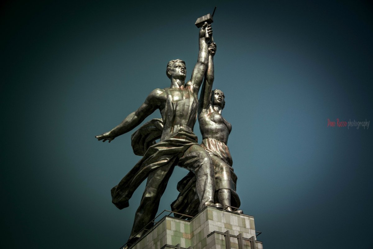 Памятник рабочий и колхозница Мосфильм