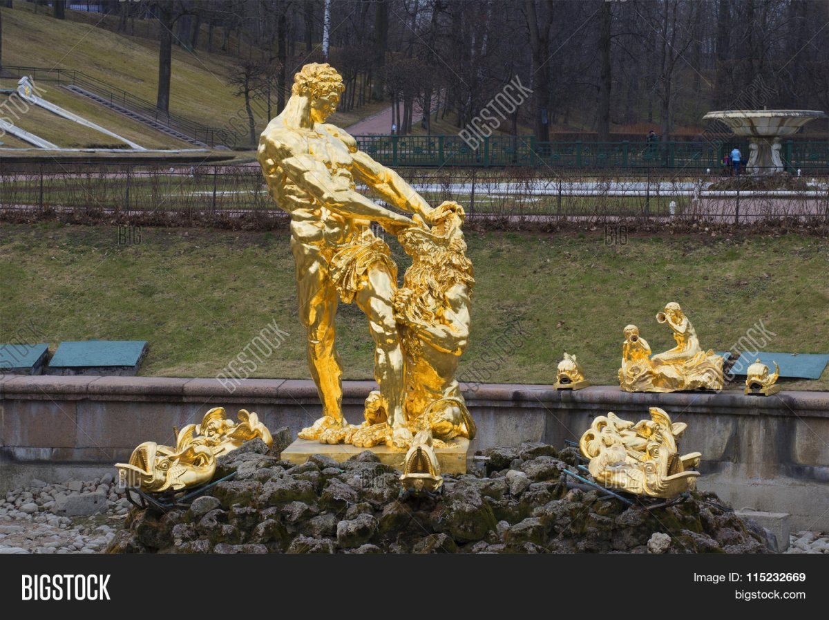 Самсон в Петергофе зимой