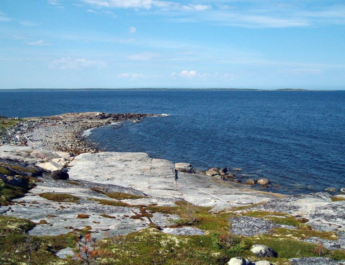 Берег белого моря у Беломорска