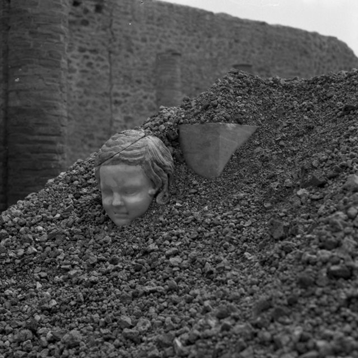 Nkar Pompeii 1952