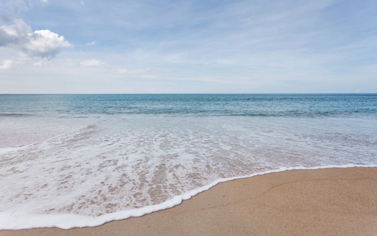 Песок на пляже черного моря