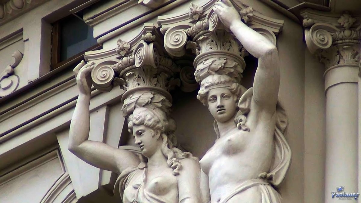 Кариатиды Эрмитажа в Санкт-Петербурге