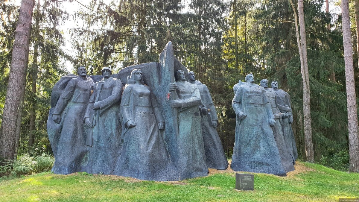 Партизан скульптура