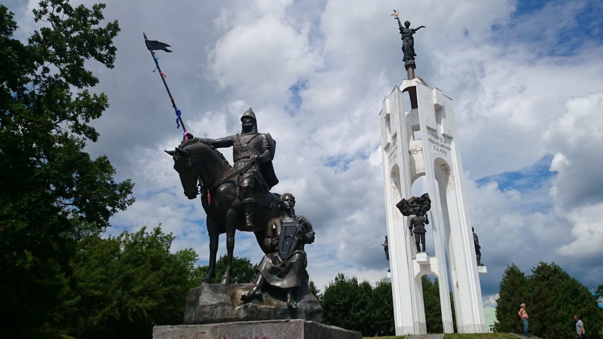 Пересвет Брянск памятник
