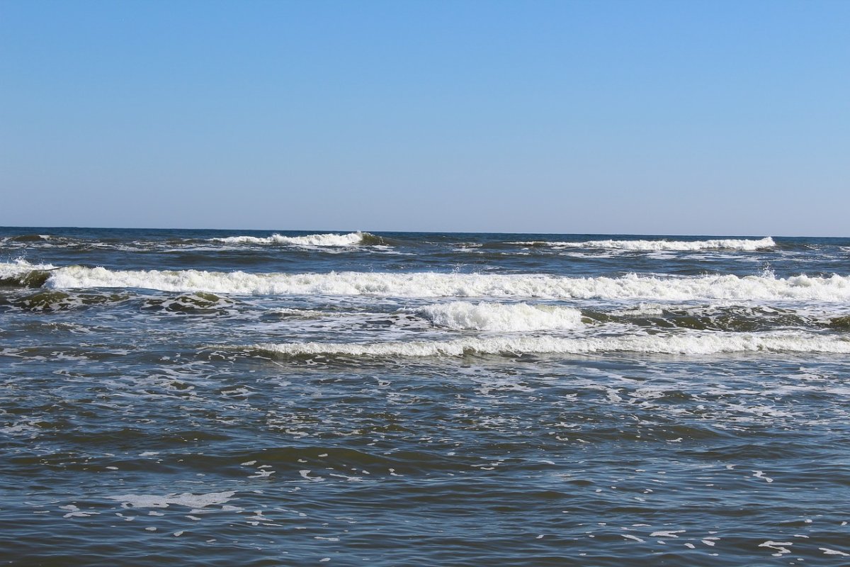 Балтийское море волны