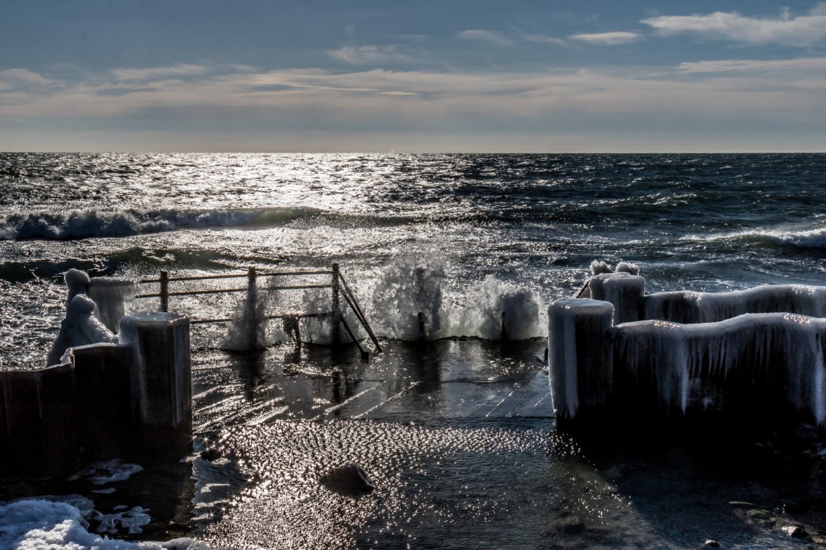 Холодное утро на море