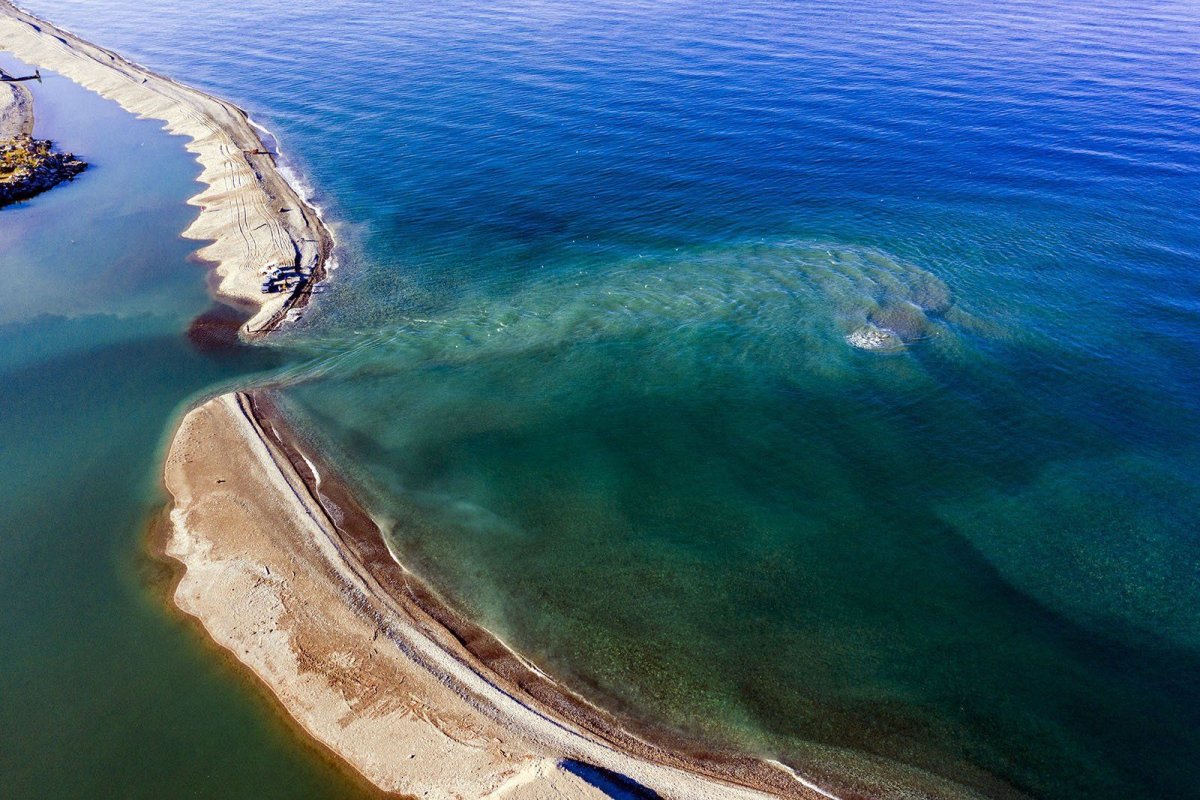 Впадение реки Бзыбь на чёрном море
