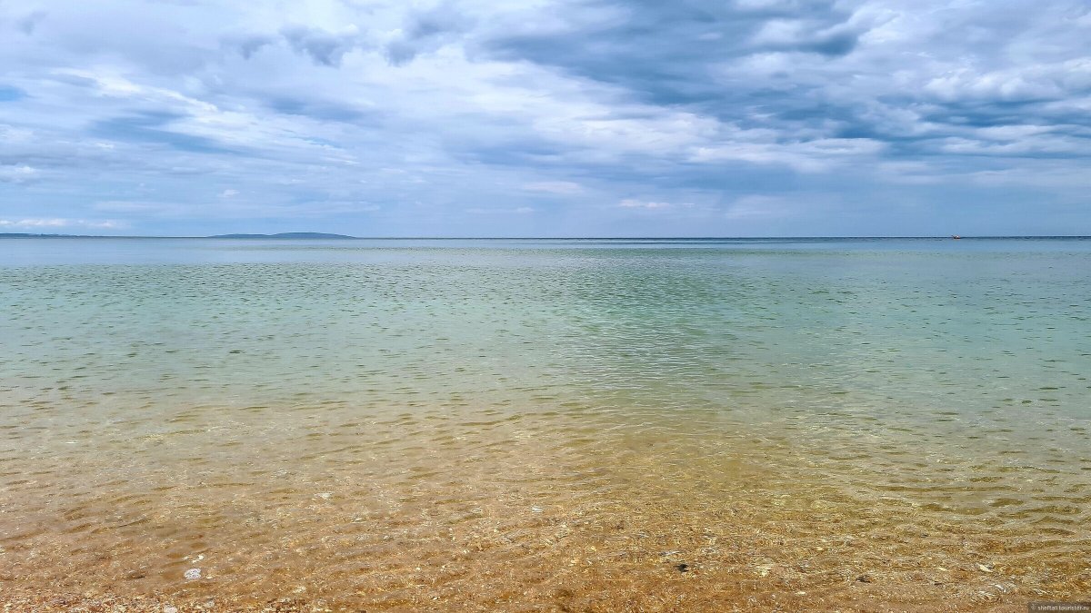 Купаться в море