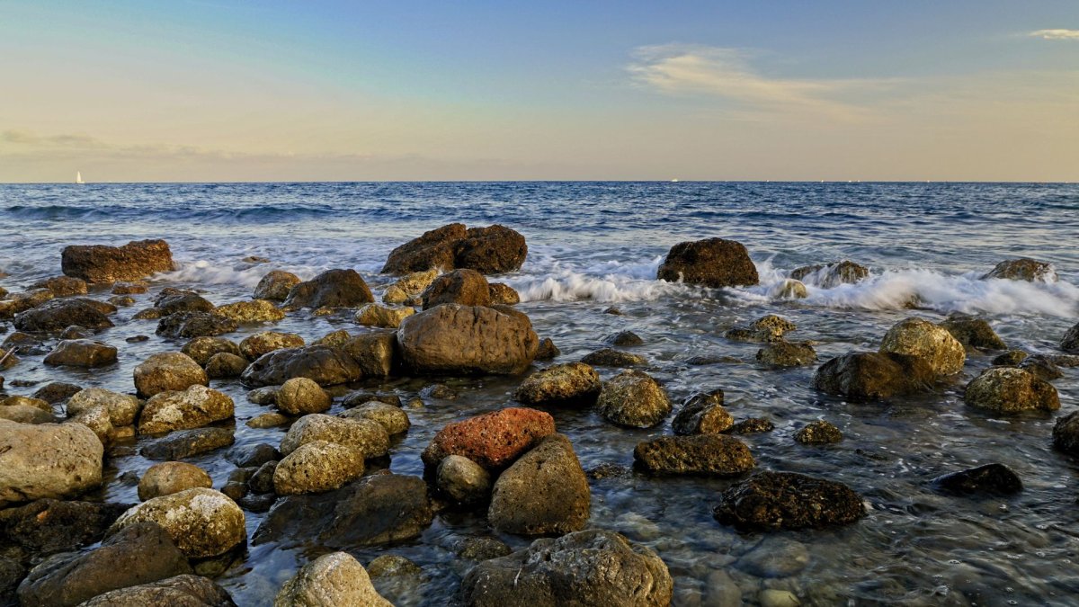 Балтийское море камни