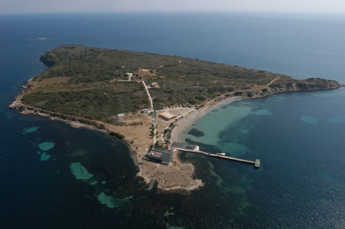 Остров Имралы в Мраморном море