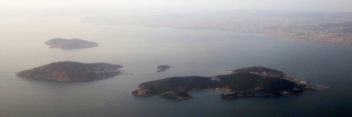 Остров Авлония в Мраморном море