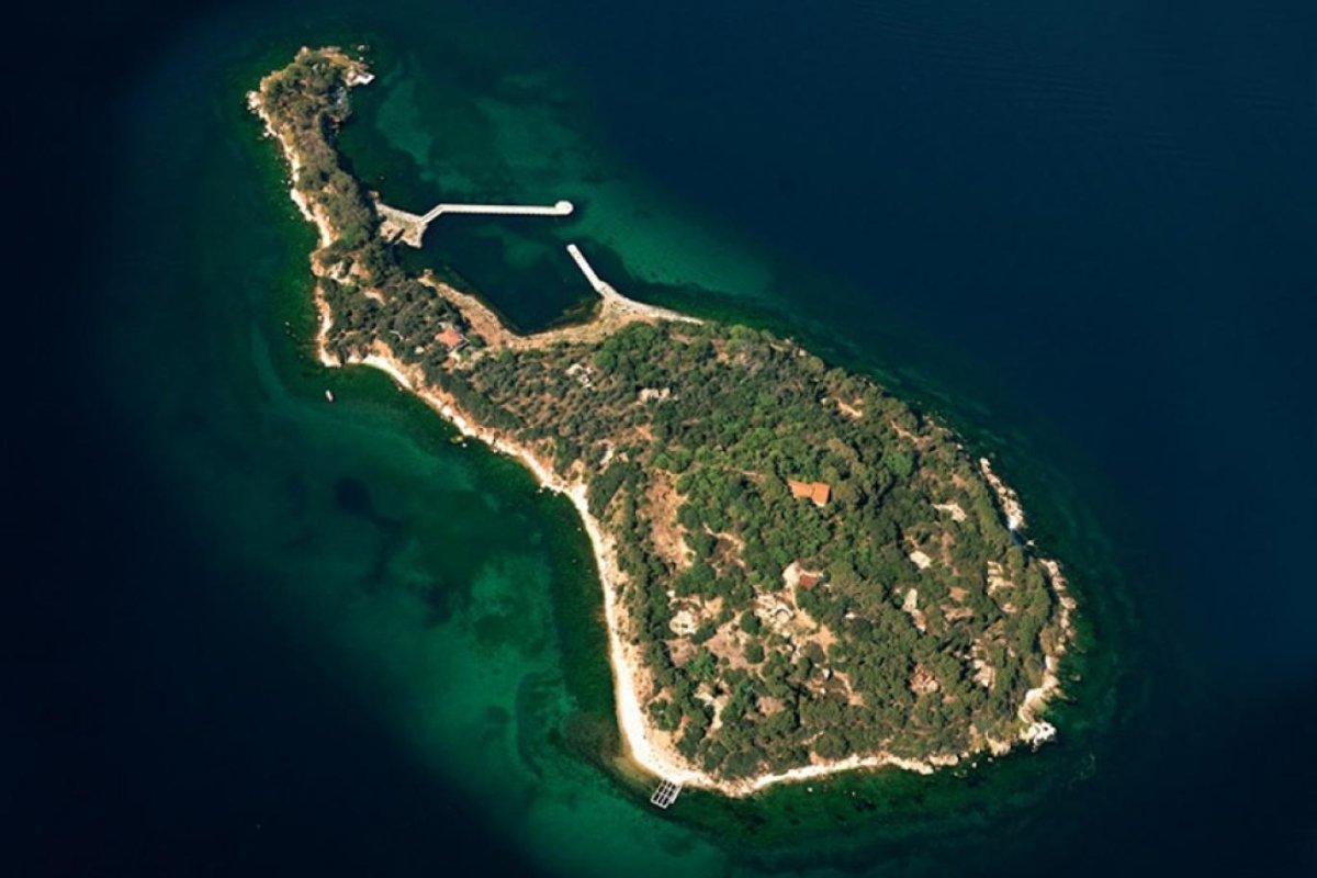 Остров Имралы в Мраморном море