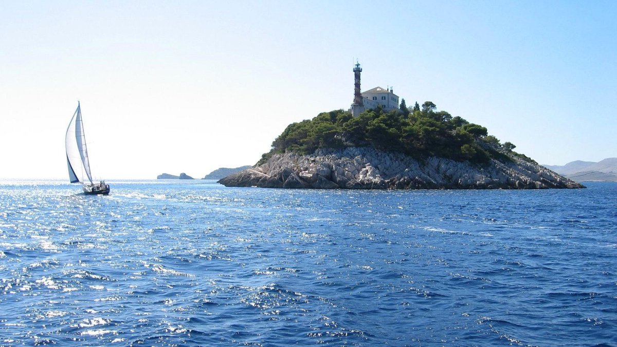 Маяк на острове Средиземное море
