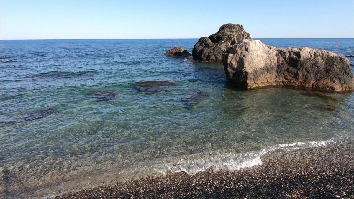 Май на море