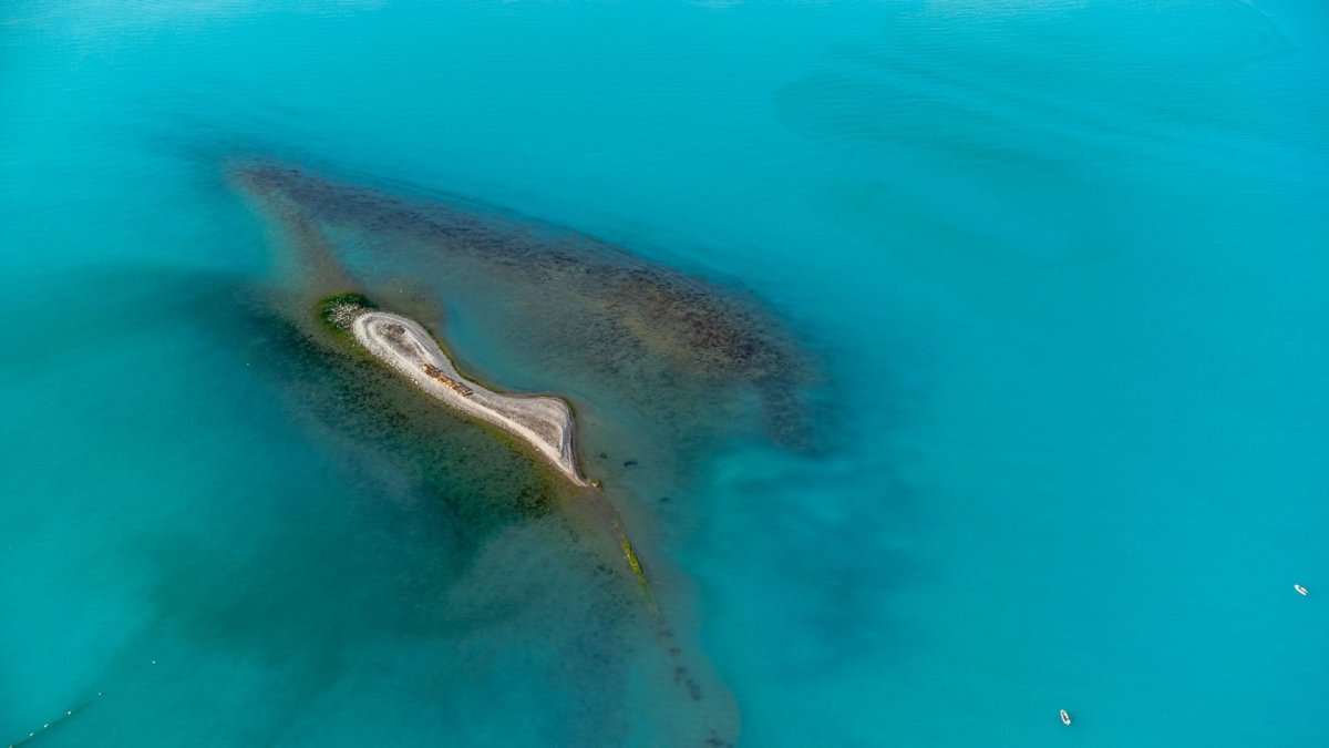 Острова в черном море