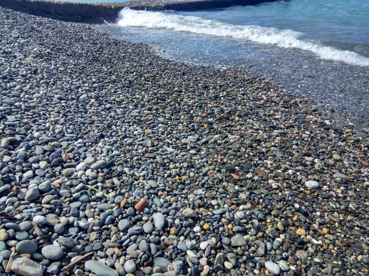 Чёрное море белые камни тёплый песок