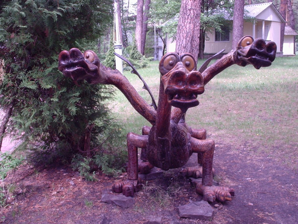 Змей Горыныч фигура из дерева