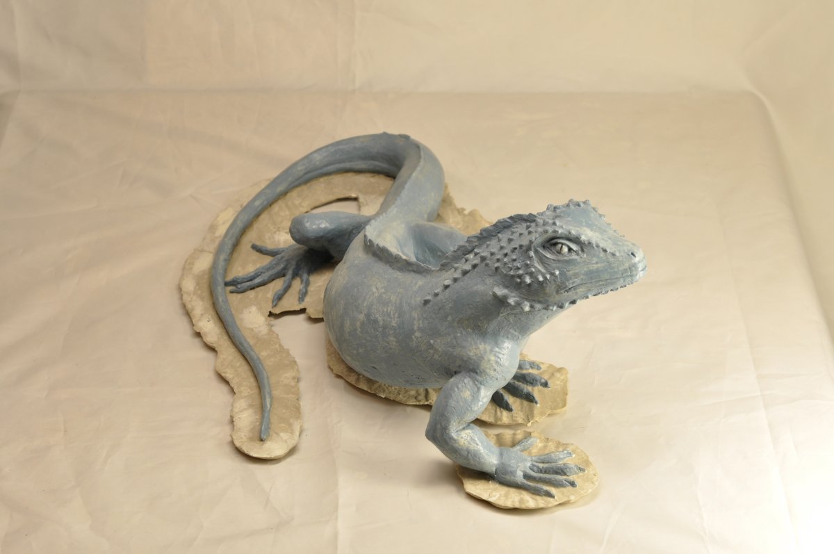 Ящерица скульптура