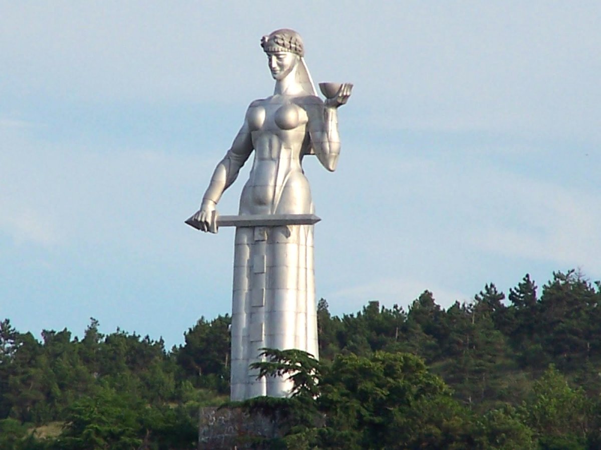 Мать Грузия памятник