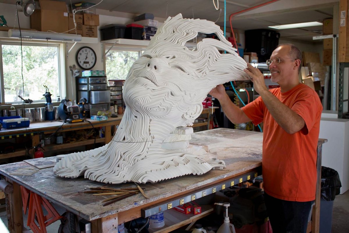 Скульптор Gil Bruvel