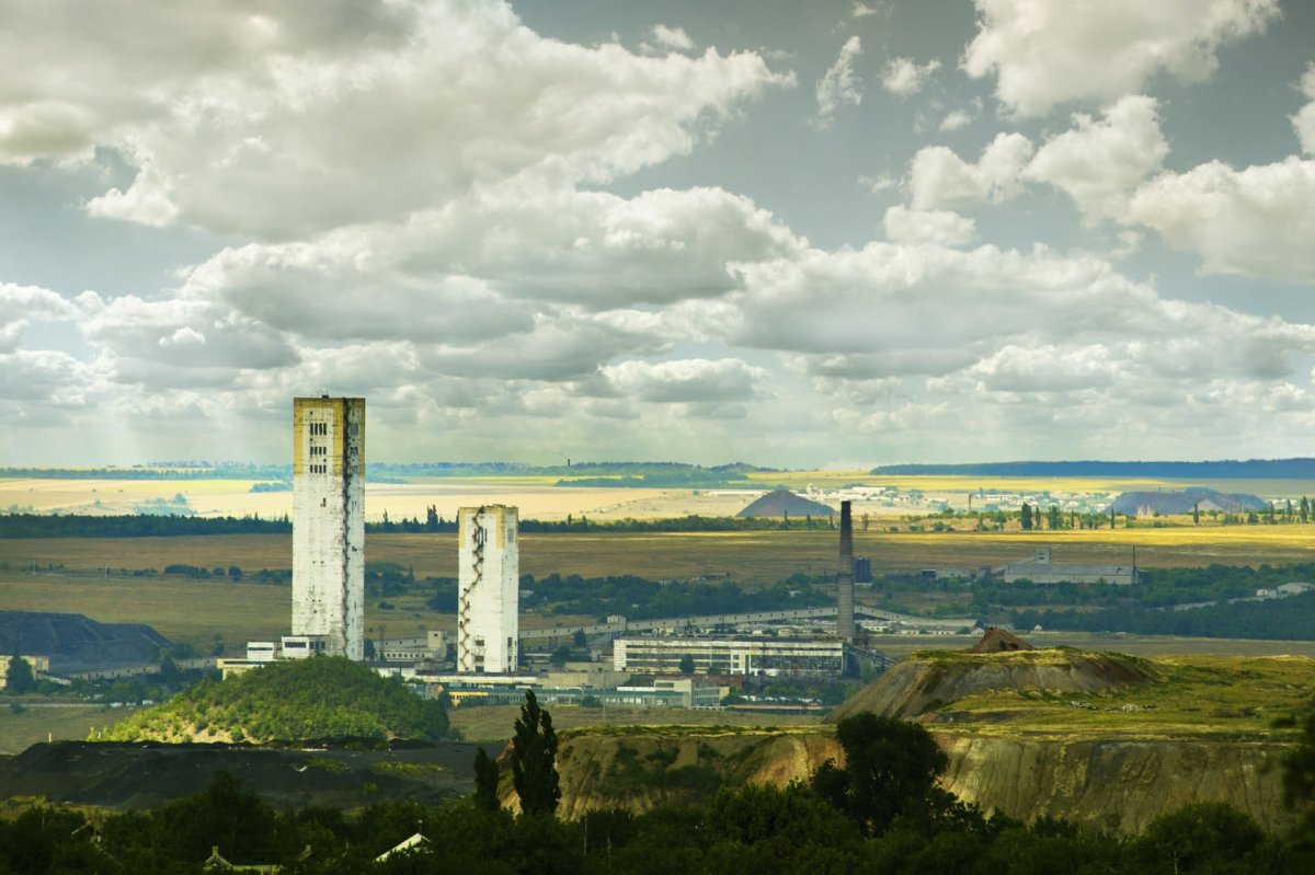 Шахта глубокая города Шахтерска