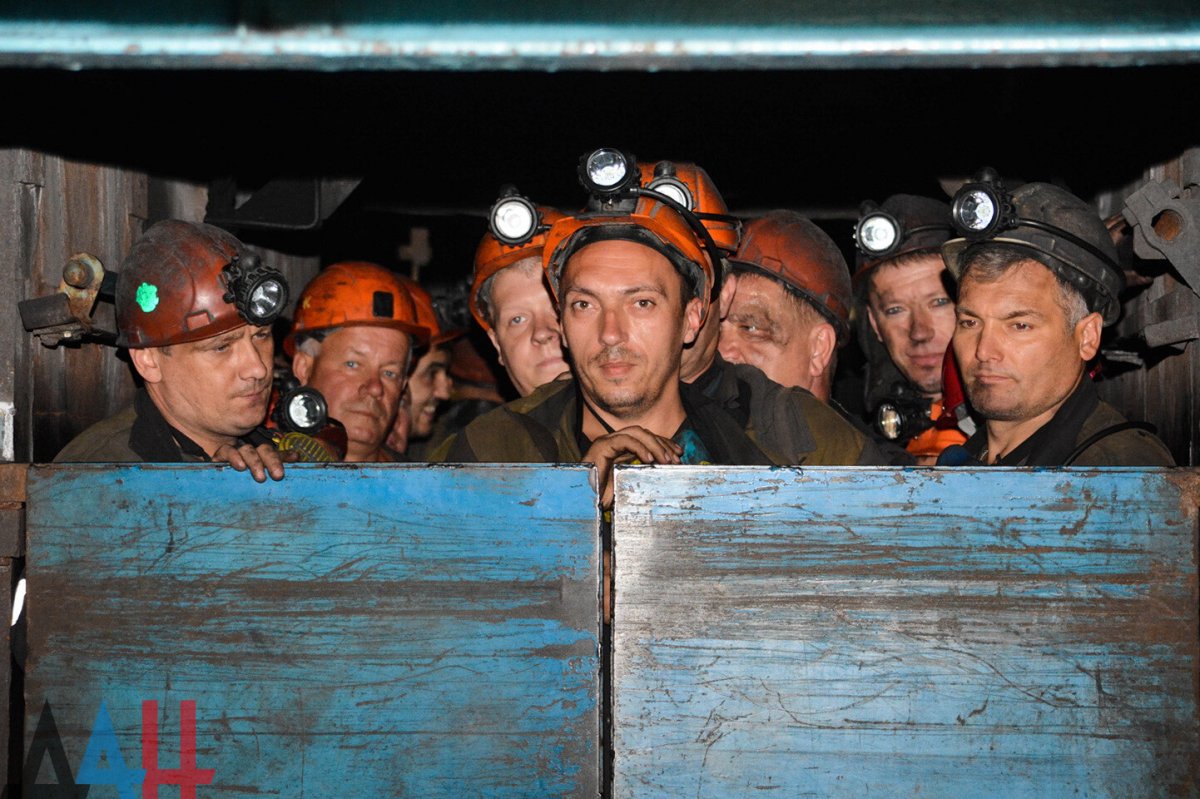 Шахтер в шахте