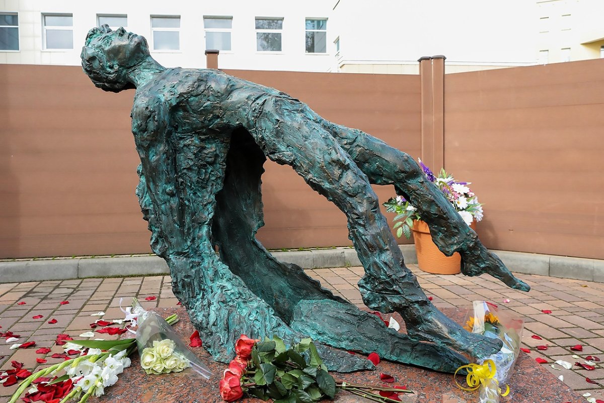 Григорий Потоцкий памятник Есенину