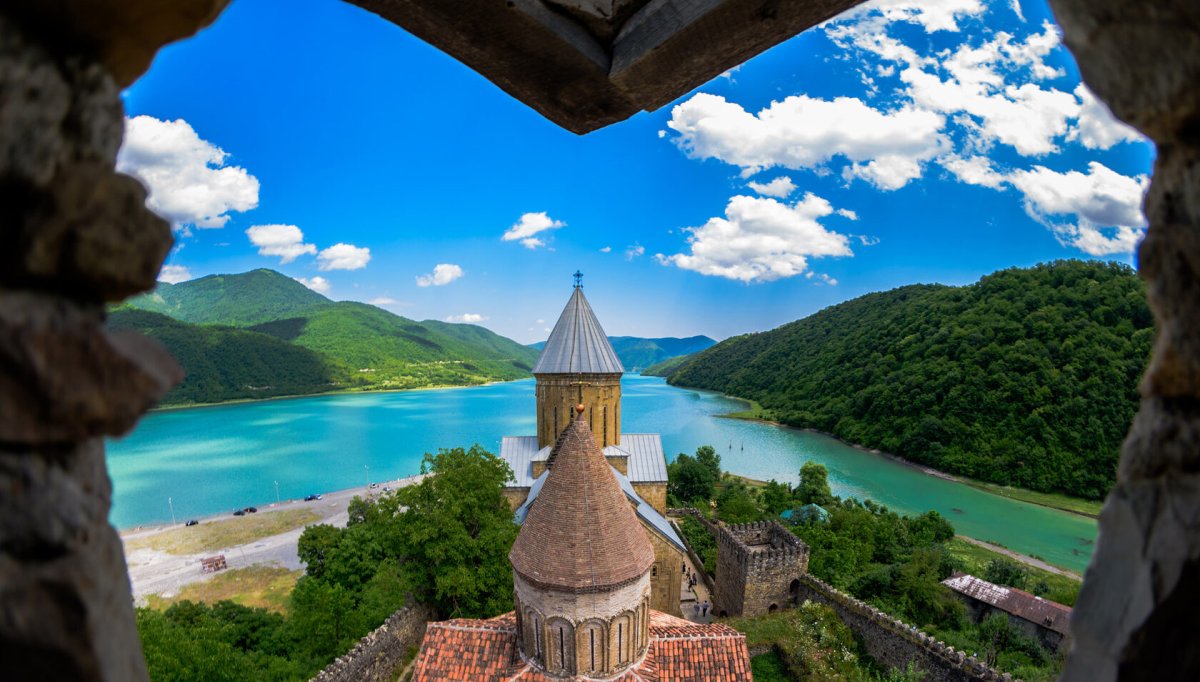 Ананури Грузия море