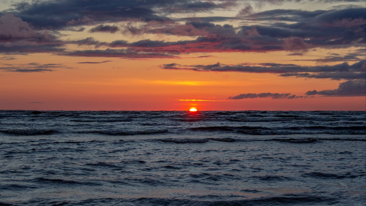 Синий закат на море