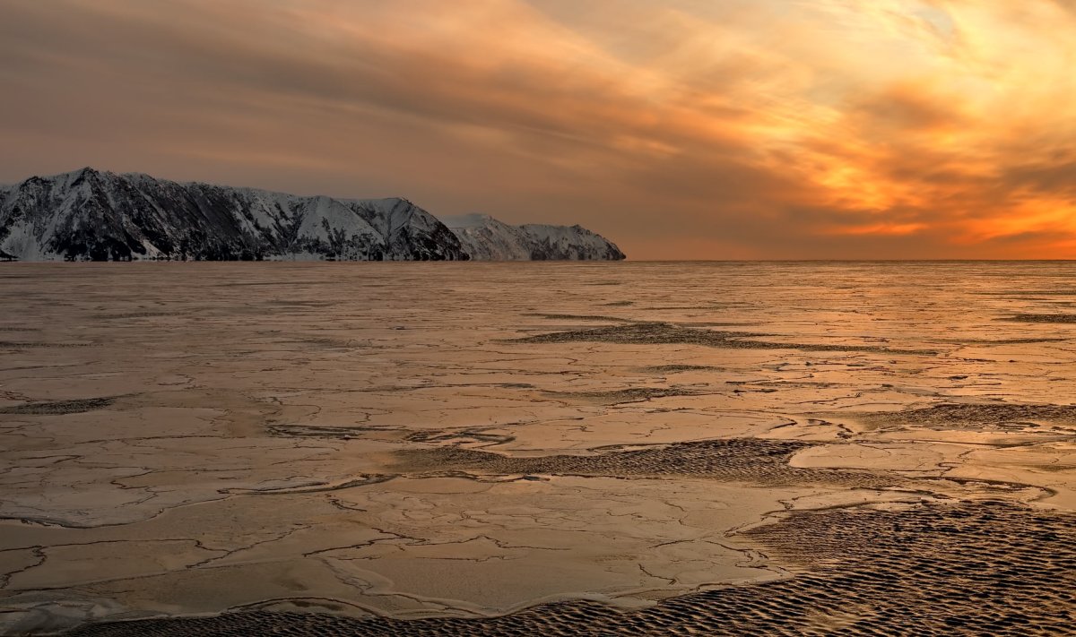 Охотское море зима